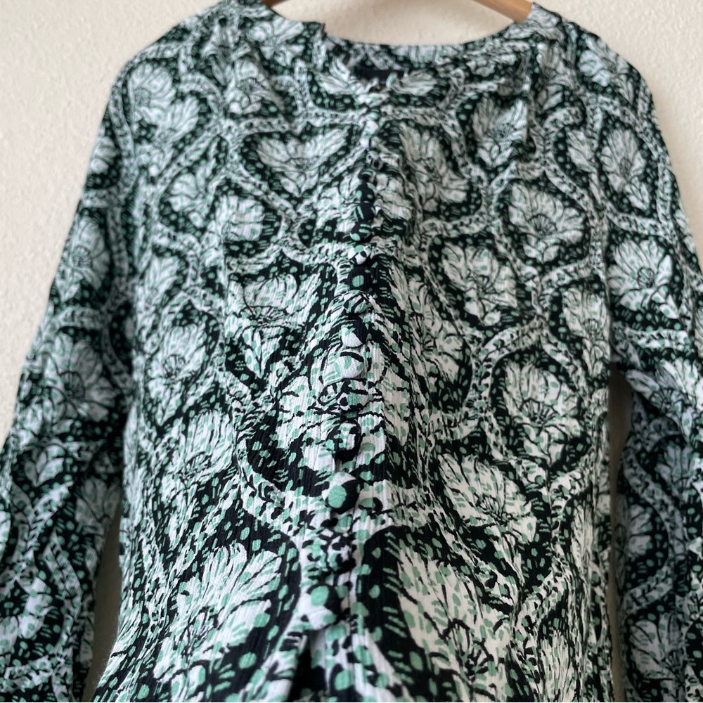 Elegant Black and White Patterned Women's Top - Picture 6 of 10